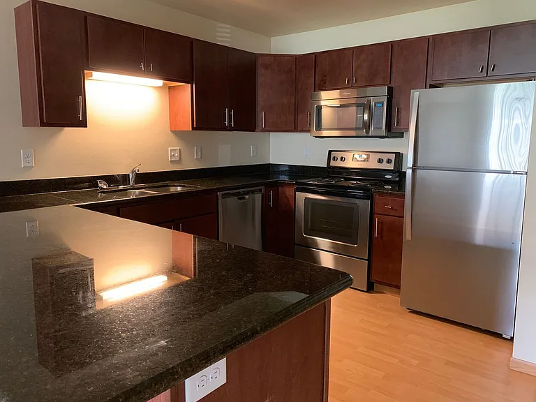 West Lake II Apartments — Photo 38