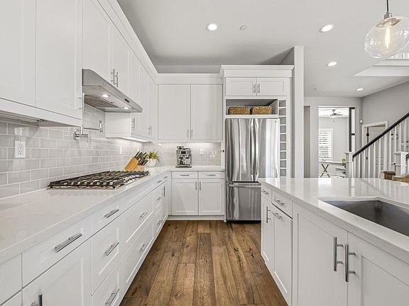 4th image of 16490 Edgehill Rd