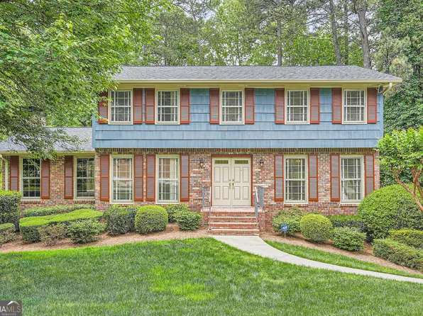 3251 Wake Robin Trl, Atlanta, GA 30341