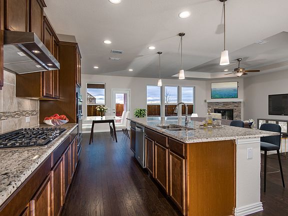 Abundant Cabinet and Island Space