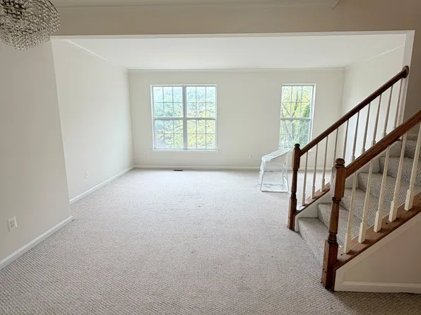 45543 Lakemont Sq, Sterling, VA 20165