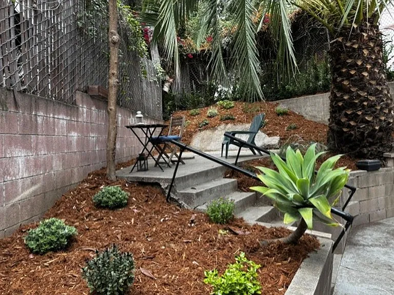 The Claire Manor Apts — Photo 11
