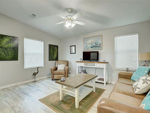 4th image of 842 Pirate Cove Ln