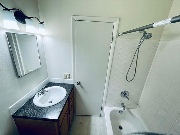 3rd image of 1011 S Dixie Ave #2