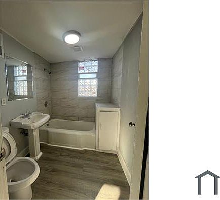 4th image of 2552 N Humboldt Blvd #C