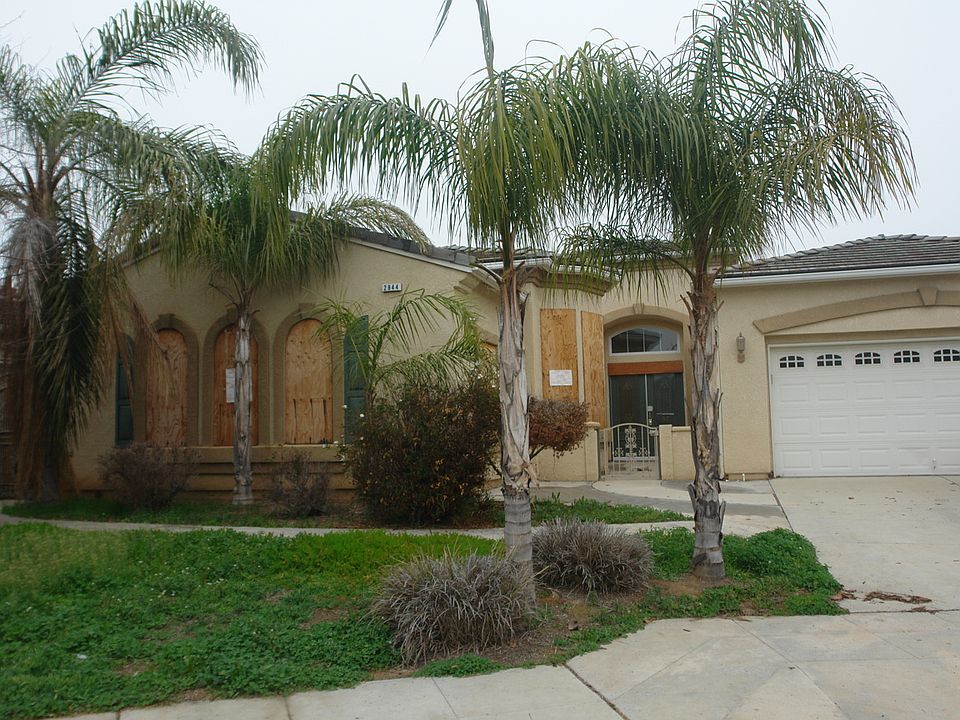 1st image of 2844 E Quincy Ave