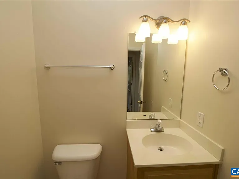 121 Bryant Dr — Photo 11