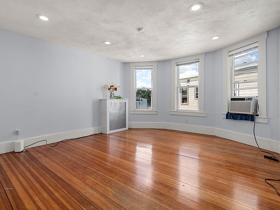 3rd image of 93 Easton St APT 3