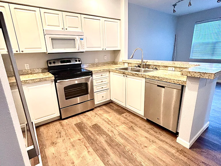 1810 SE Cutter Ln — Photo 9