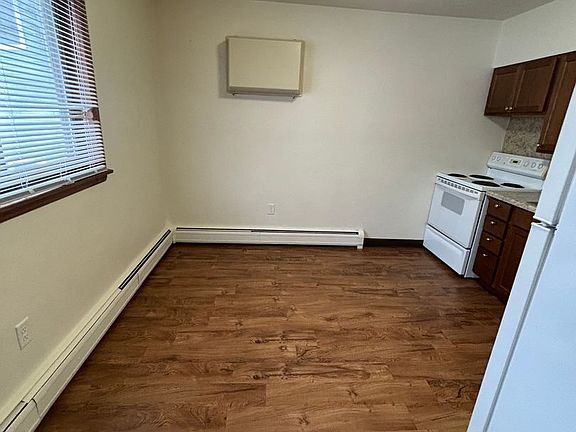 3rd image of 132 6th Ave N #2