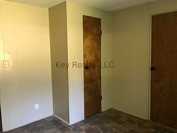 4th image of 48 Little John Ln