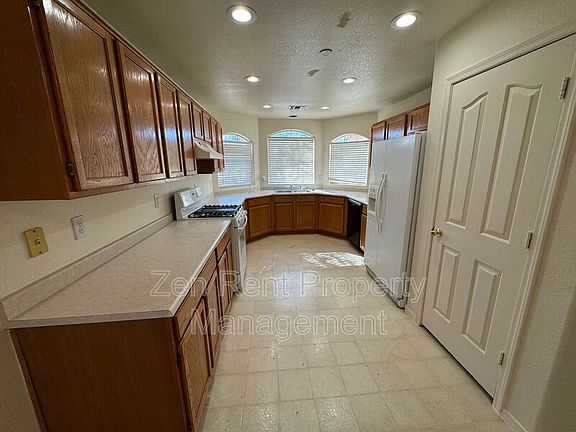 4th image of 7428 E Keats Ave