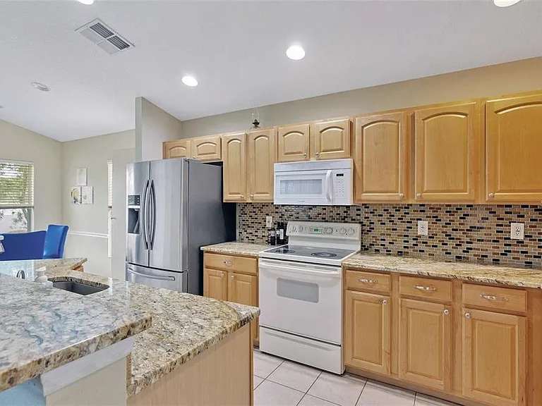 18821 Maisons Dr — Photo 9