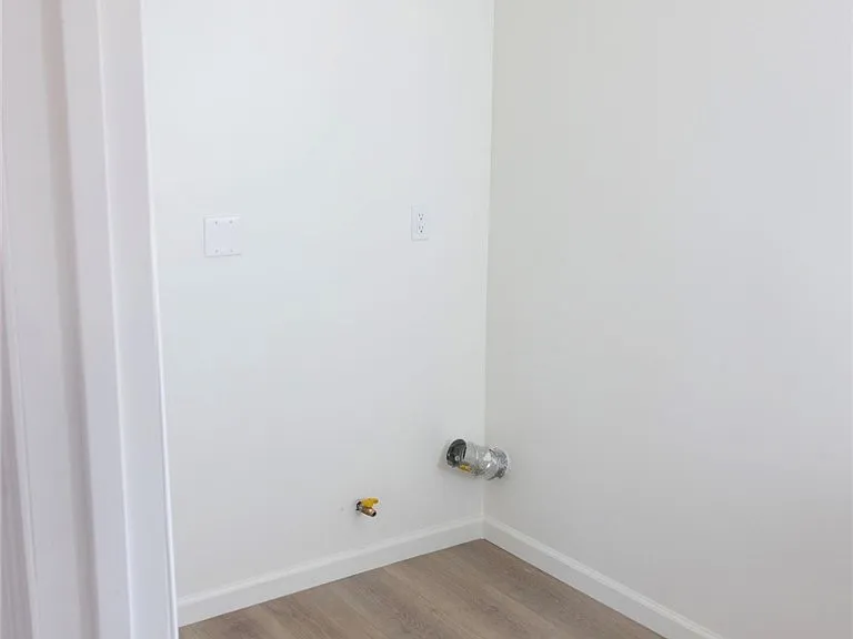 9250 N Kester Ave — Photo 10