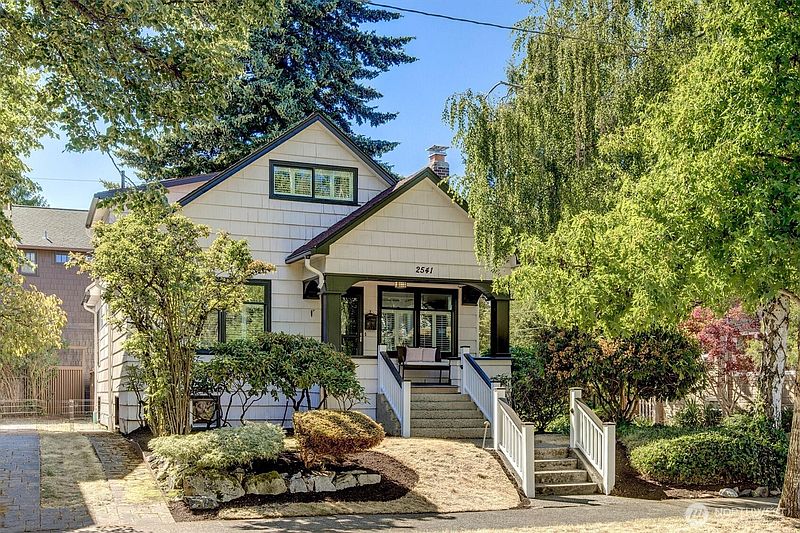 2nd image of 2541 10th Avenue W