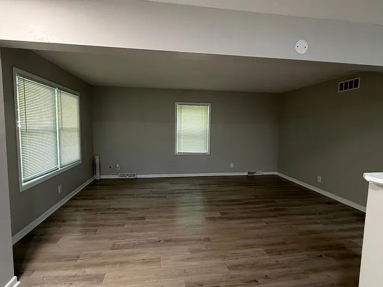 2410 Adams St — Photo 9