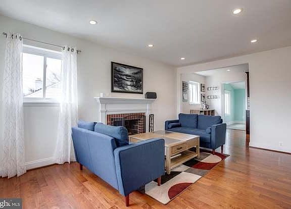 3rd image of 7020 Lee Park Ct
