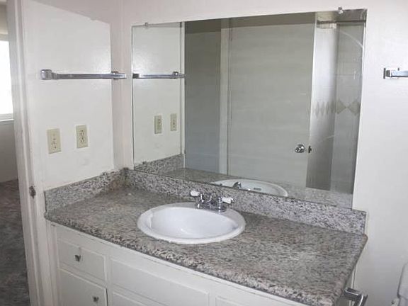 4th image of 920 Villa Ave APT 4