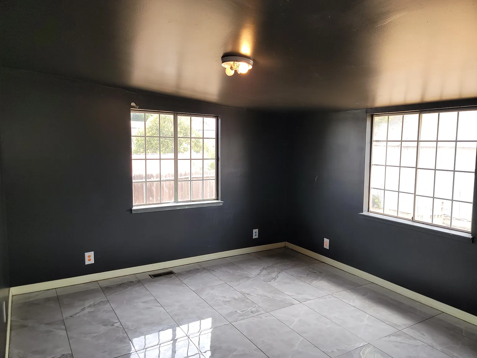 3 bed, 2400 sqft, $2,000 — Photo 4