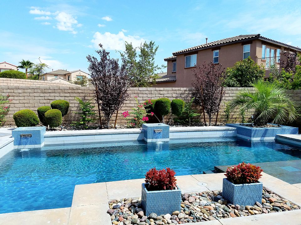 Pool 2 with Water features