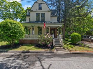 4 Washington Pl, Norwich, CT 06360