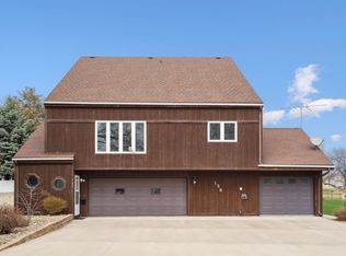 125 Linda Ave, Elk Run Heights, IA 50707
