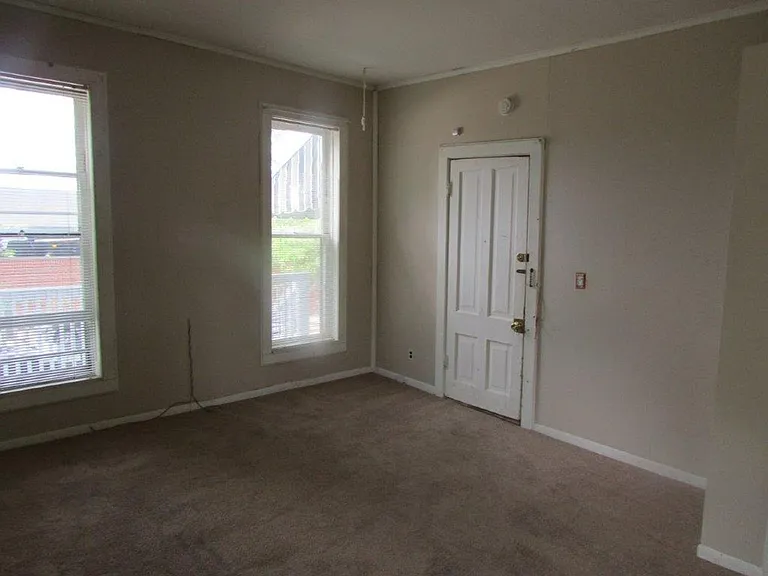 209 E Mifflin St — Photo 26