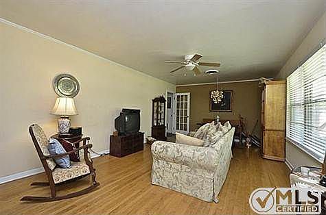 5th image of 1805 Linden Dr
