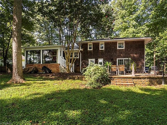 3rd image of 2202 Lynwood Dr
