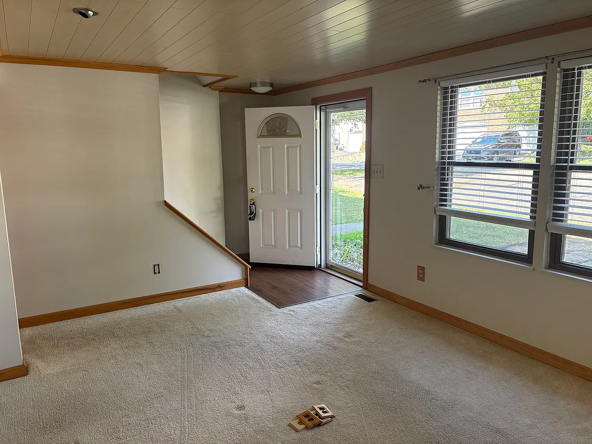 Building Photo - 304 Cricketwood Ct