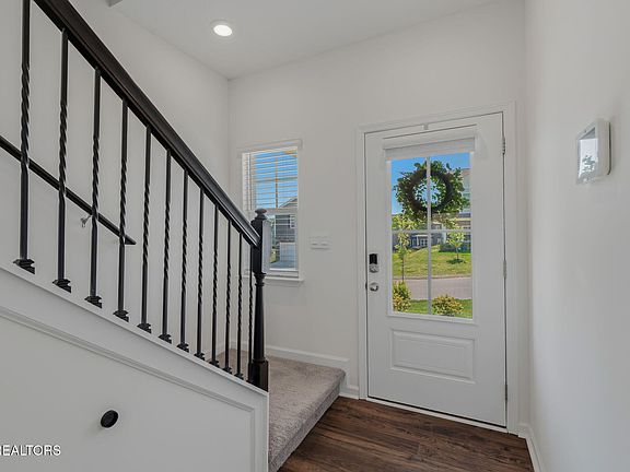 4th image of 920 Utopia Ln