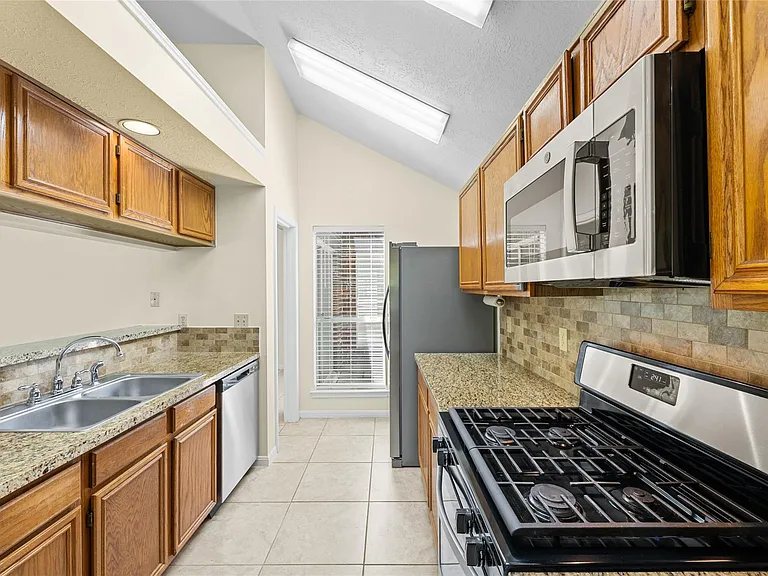 17402 Eastwood Cir — Photo 11