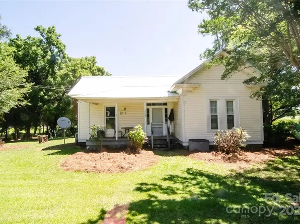 5060 Peachtree St, Hickory Grove, SC 29717