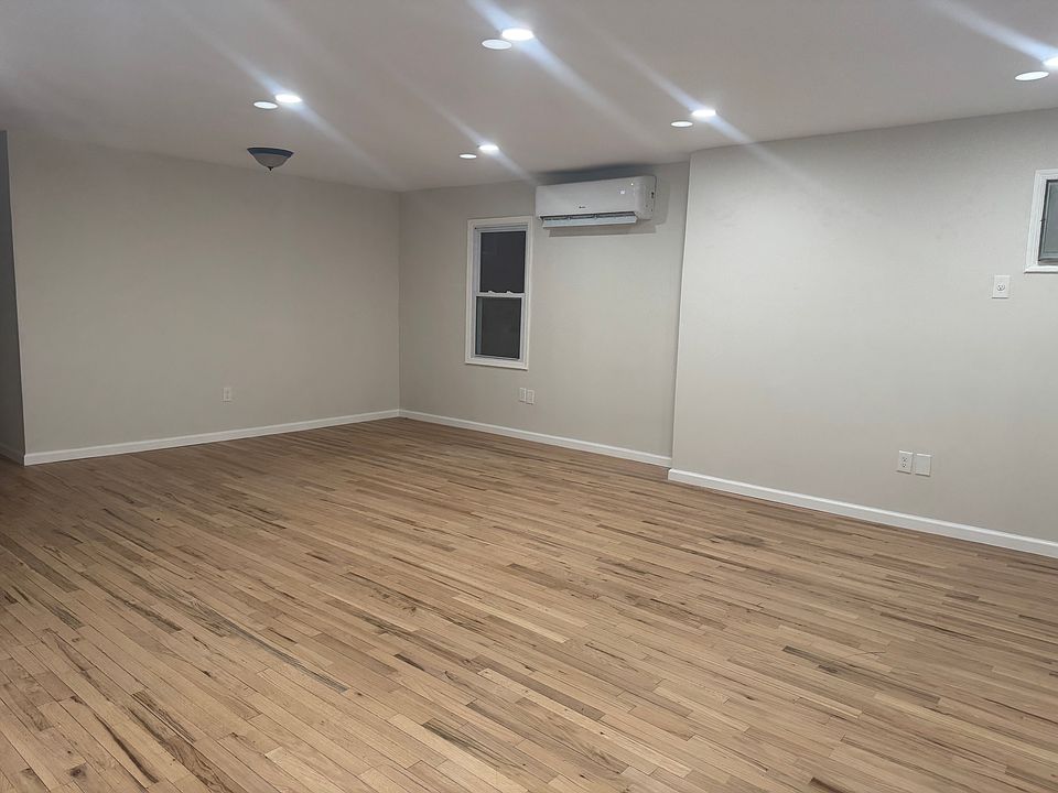 1st image of 18303 145th Ave Floor 2
