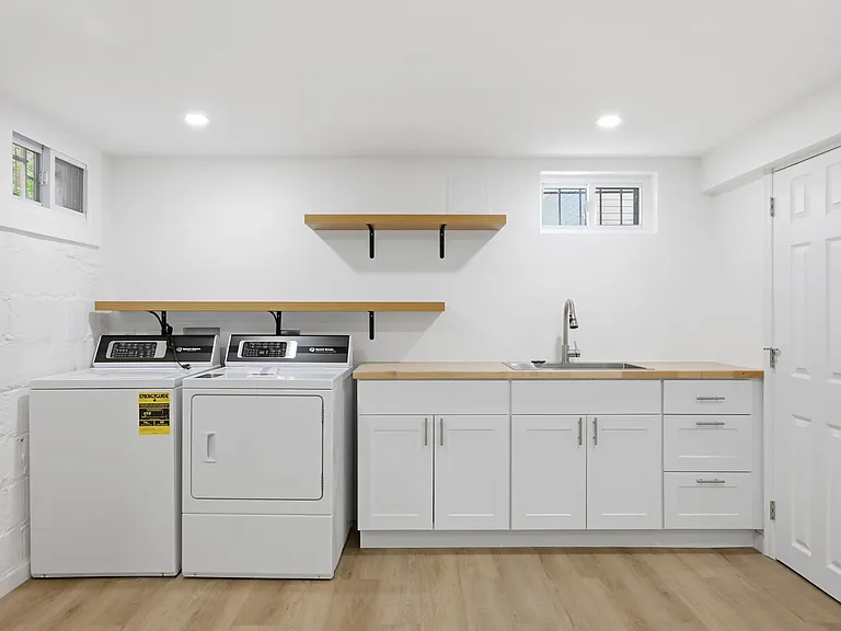 4453 S Dakota Ave NE — Photo 23
