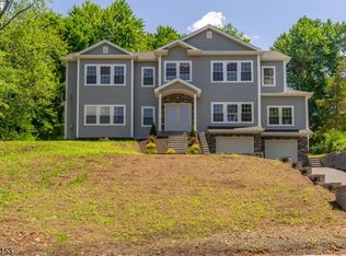 19 Western Blvd, Gillette, NJ 07933