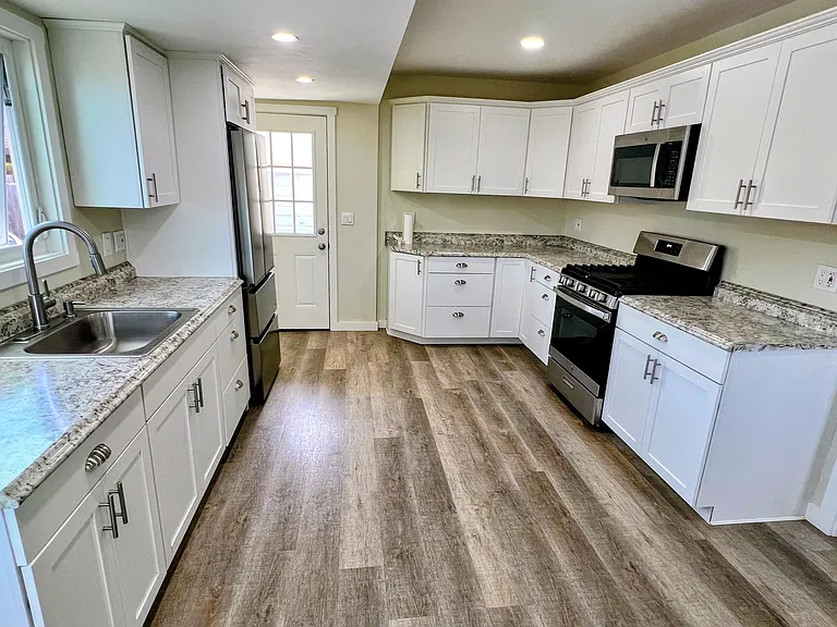 446 Tulare Ave — Photo 4