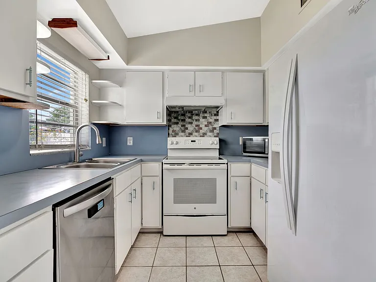 8968 SE Pine Cone Ln — Photo 14