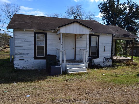 3rd image of 103 Peach St