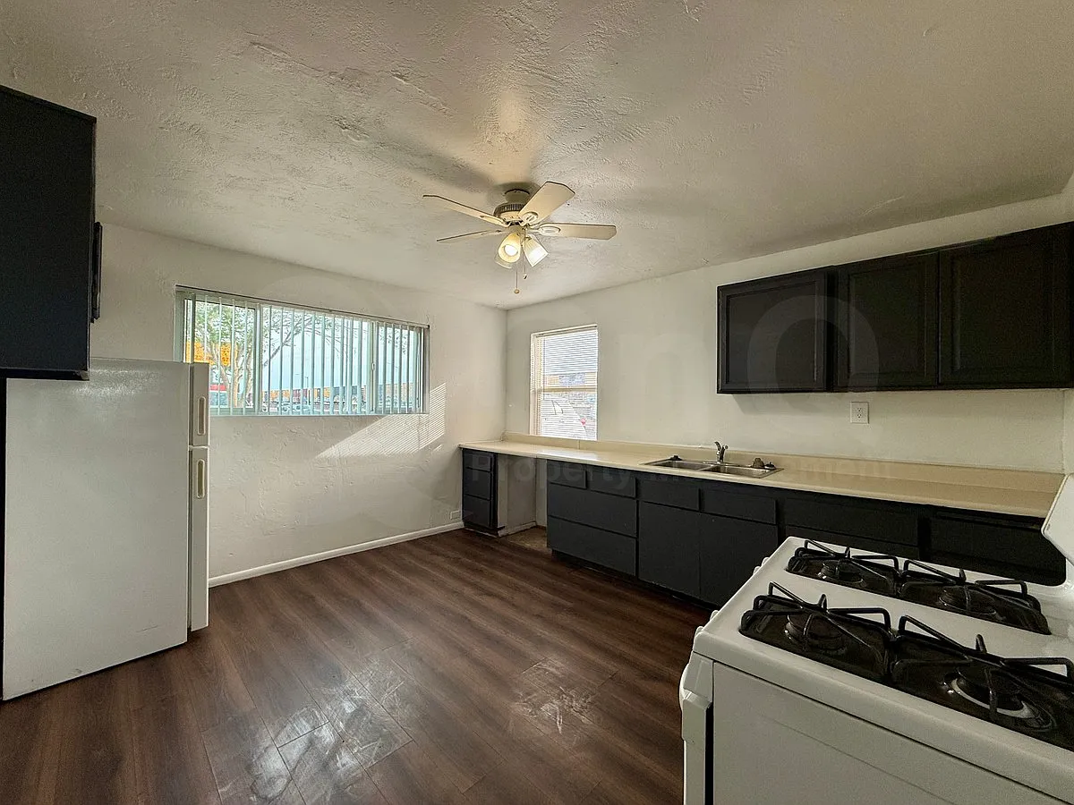 2 bed, 1.0 bath, 750 sqft, $1,049 — Photo 4