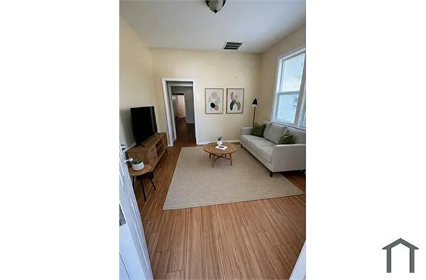 Building Photo - 1589 Jackson Ave #W