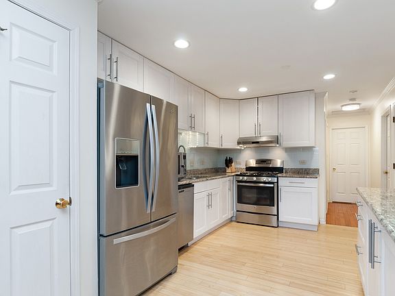 5th image of 904 Elderberry Cir Unit 104