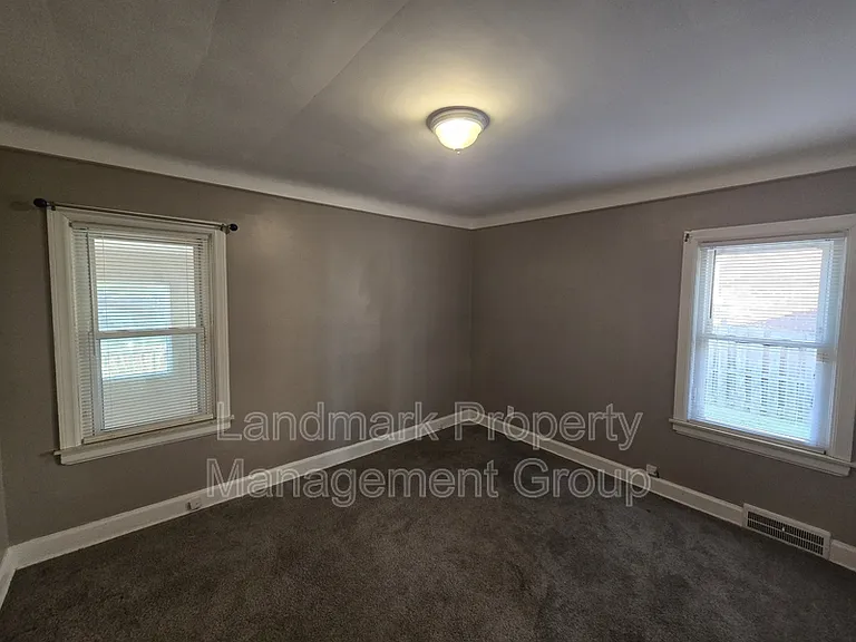 9657 E Outer Dr — Photo 13