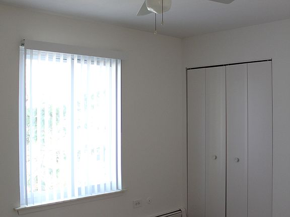 4th image of 7983 Woodridge Dr #24