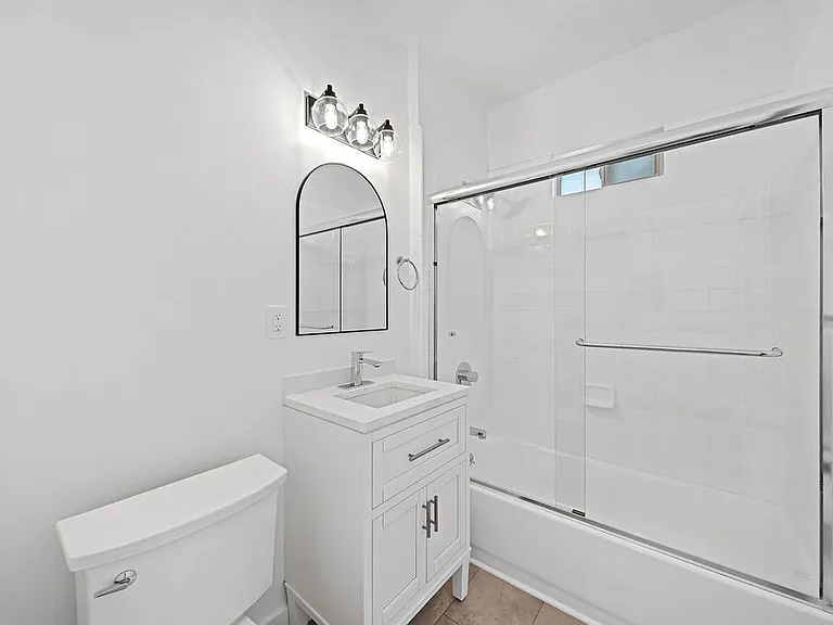 1048 Union St #17 — Photo 7