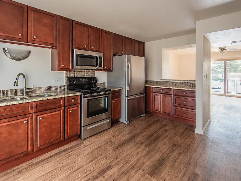 Lakemont Apartments — Photo 21