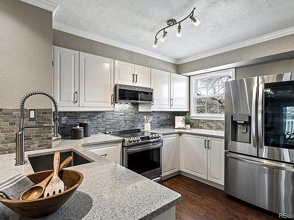 4th image of 922 S Paris Court