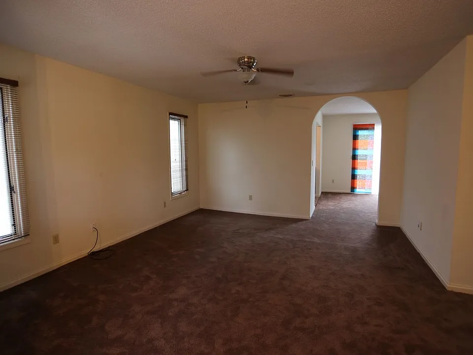 706 Hillwood Dr
