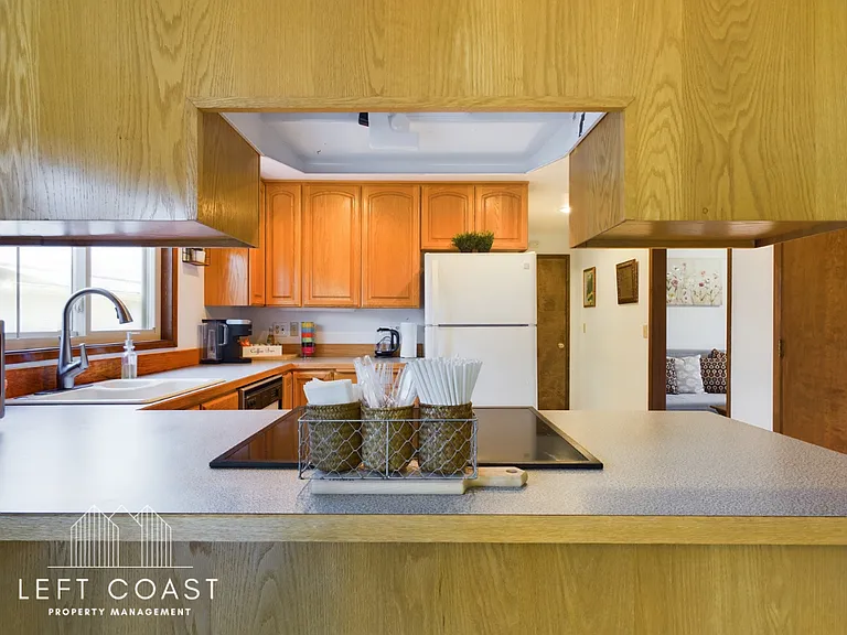 890 SW 7th St — Photo 24