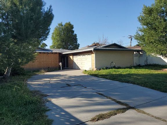 3rd image of 1215 E Marshall Blvd